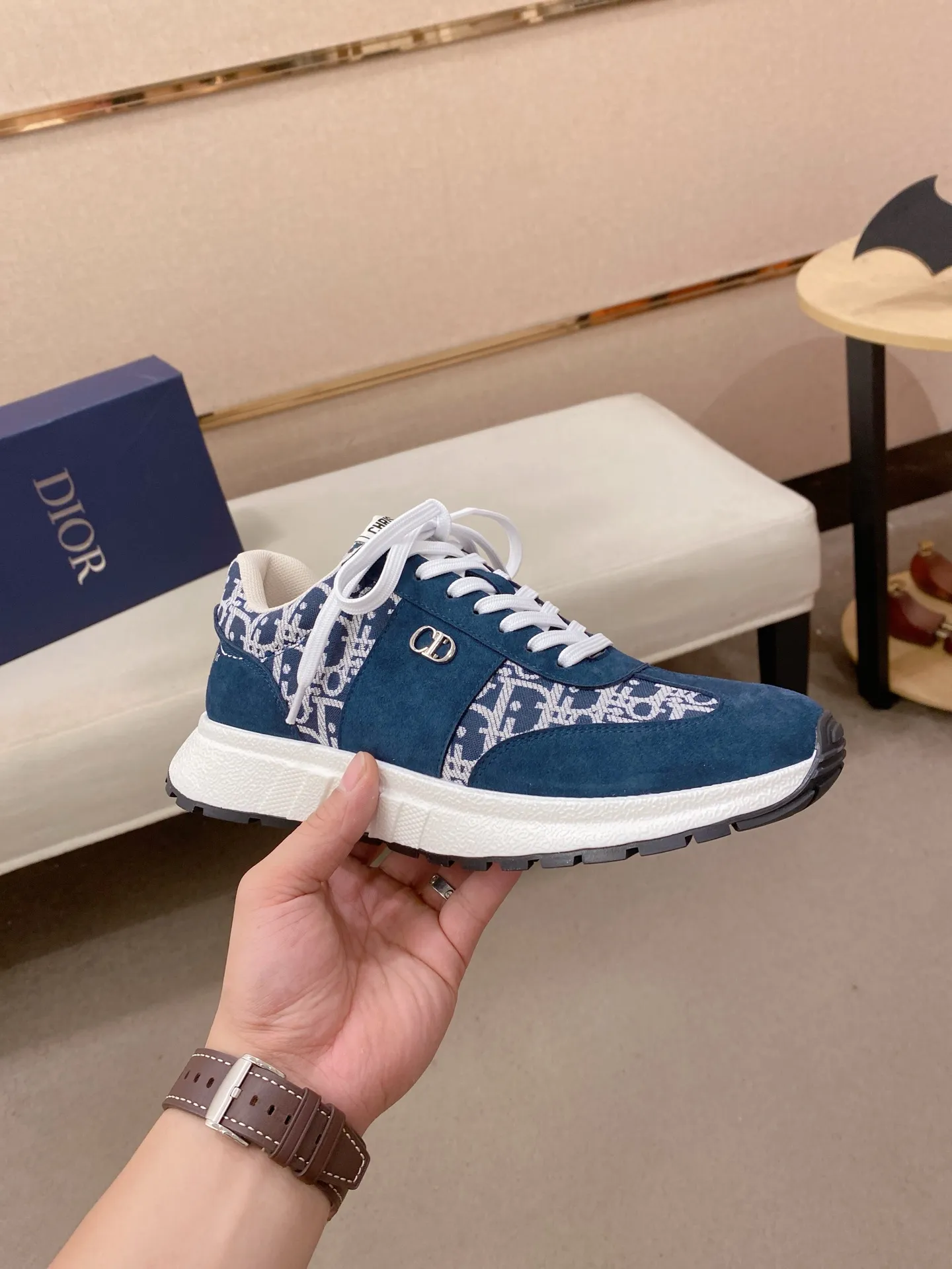 Men's shoes💰 462💰🇮🇹🇮🇹Dior d The new model is on sale at the same time at the counter. The upper 🇮🇹 is imported Italian first-layer cowhide, and the lining is fully imported sheepskin 💪💪. It is a complete 1⃣️ to 1⃣️ replica 🇮🇹💪💪, ⚠ Sole: The original sole is specially provided by the original factory. The exclusive movable molded sole is super comfortable. ⚠Original factory single goods, 🔍🔍high quality, you can enter and leave the counter at will, welcome to compare⚠. Code number: 38-44. Can be customized 45-46